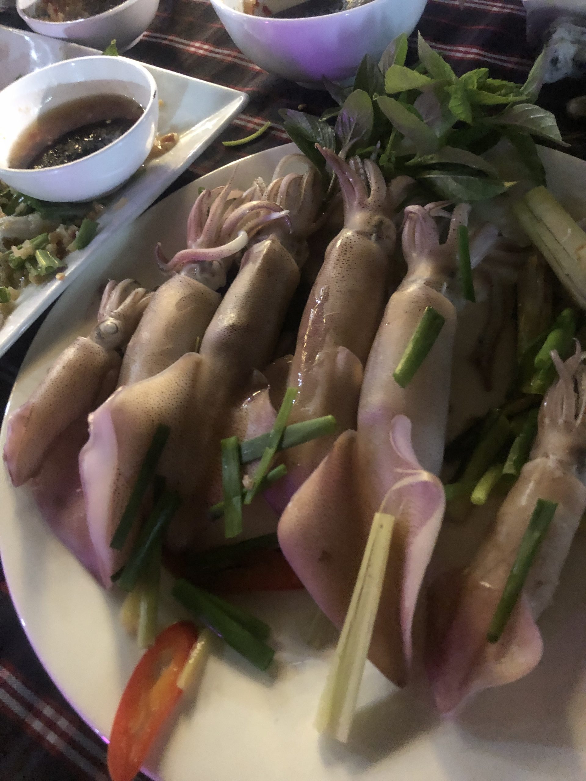 Mực chớp ăn kèm nước mắm Ngọc biển